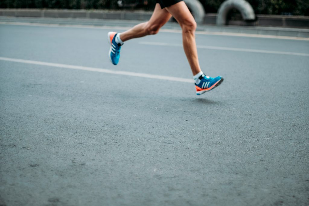 An image of a runner's legs with leg veins that bulge after running